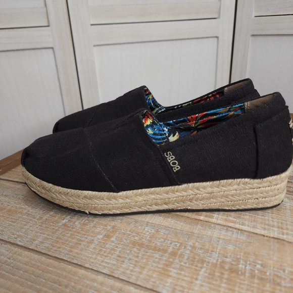Bobs From Skechers Woman’s Black Espadrille. Size 8 1/2 - Picture 4 of 13